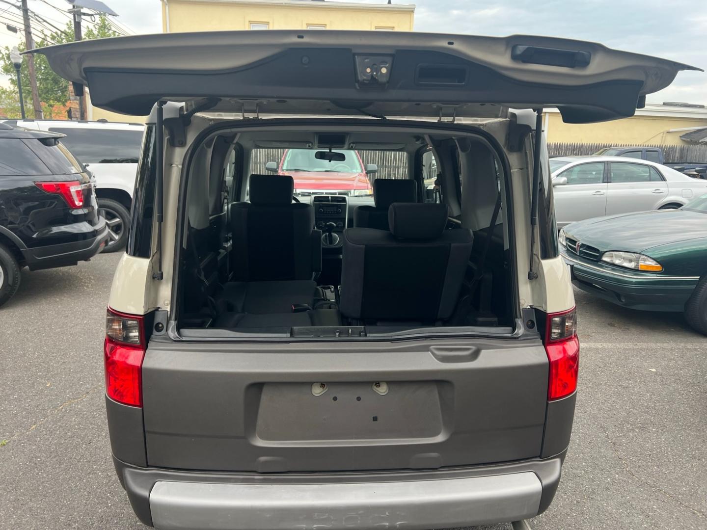 2005 Beige /Gray Honda Element EX 4WD 4-spd AT (5J6YH286X5L) with an 2.4L L4 DOHC 16V engine, 4 Speed Automatic Overdrive transmission, located at 1018 Brunswick Ave, Trenton, NJ, 08638, (609) 989-0900, 40.240086, -74.748085 - Photo#22